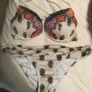 Victoria’s Secret bikini